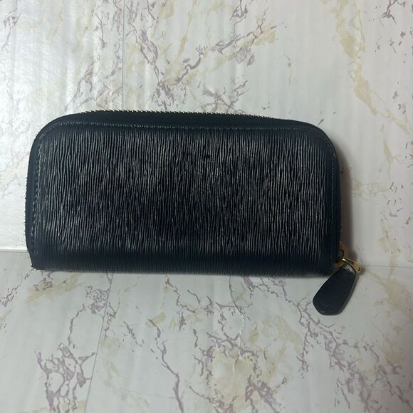 PRADA BLACK SAFFIANO ZIP AROUND KEY HOLDER - Picture 2 of 9